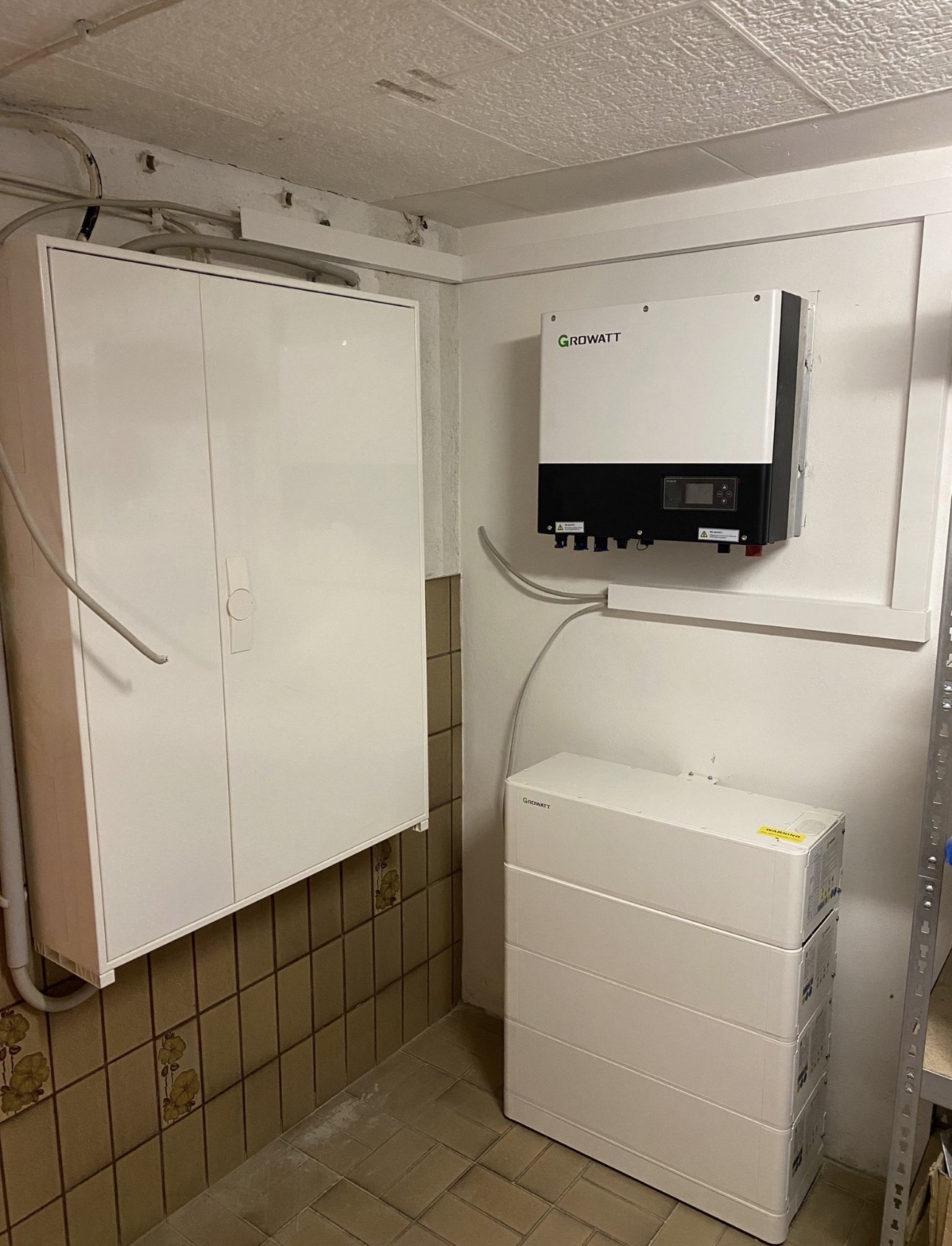 PV-Wechselrichter, Stromspeicher und elektrische Verteilung